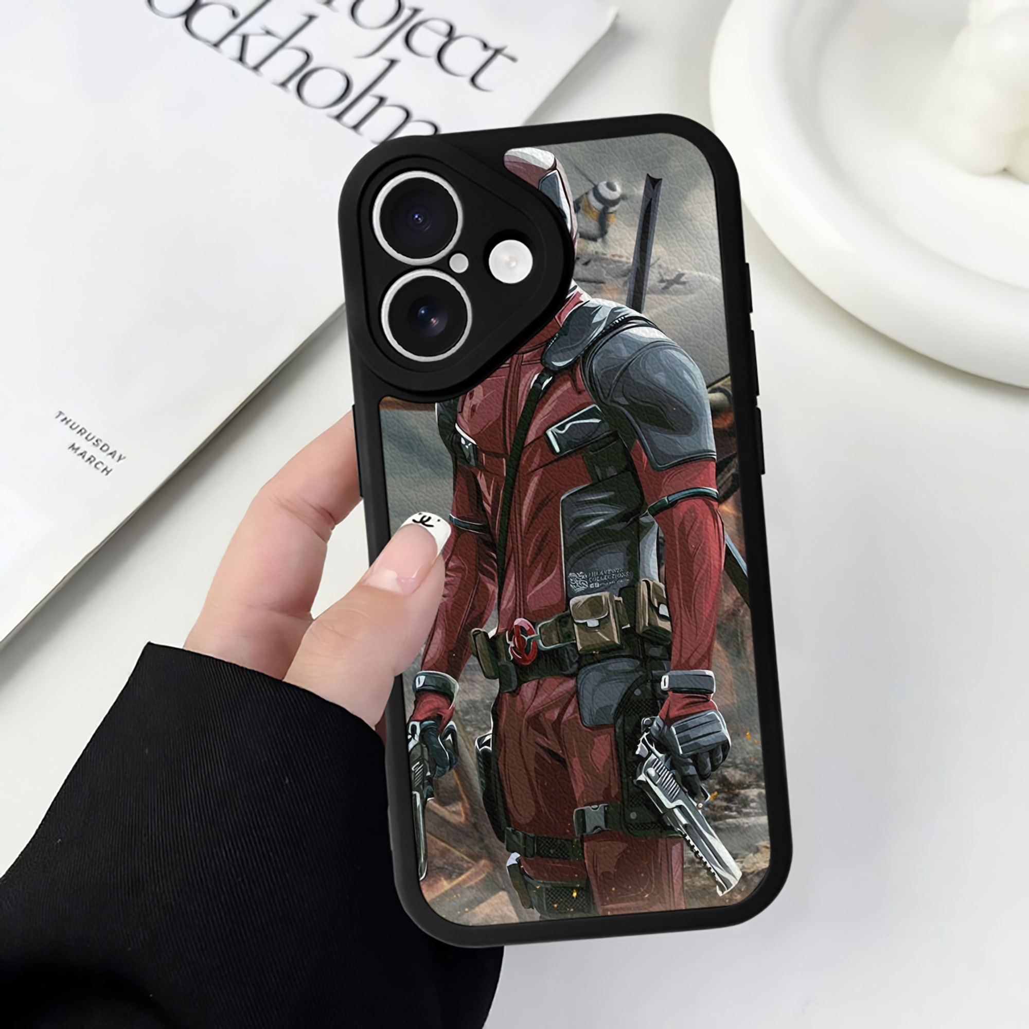 （画像用） Deadpool デッドプール 【iPhone 16シリーズ対応】シリコンスマホケース（レザー調） 材質：シリコン